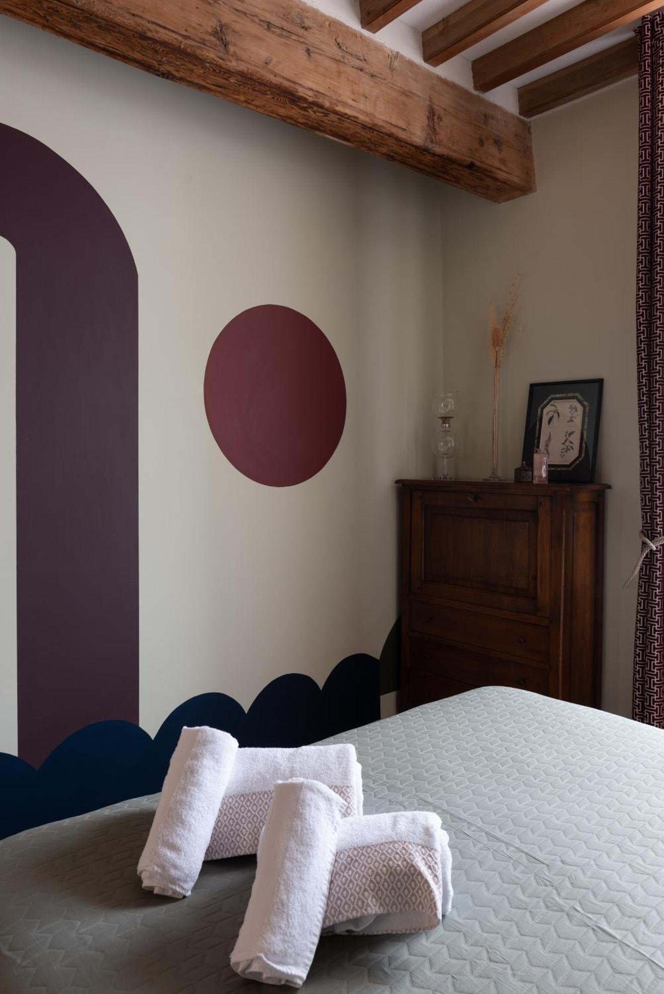 La Maison D'En Bas Des Seigneurs Cucuron Rom bilde
